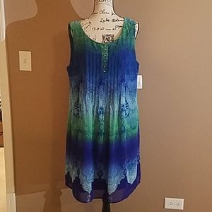Flattering women's dress (NWT)